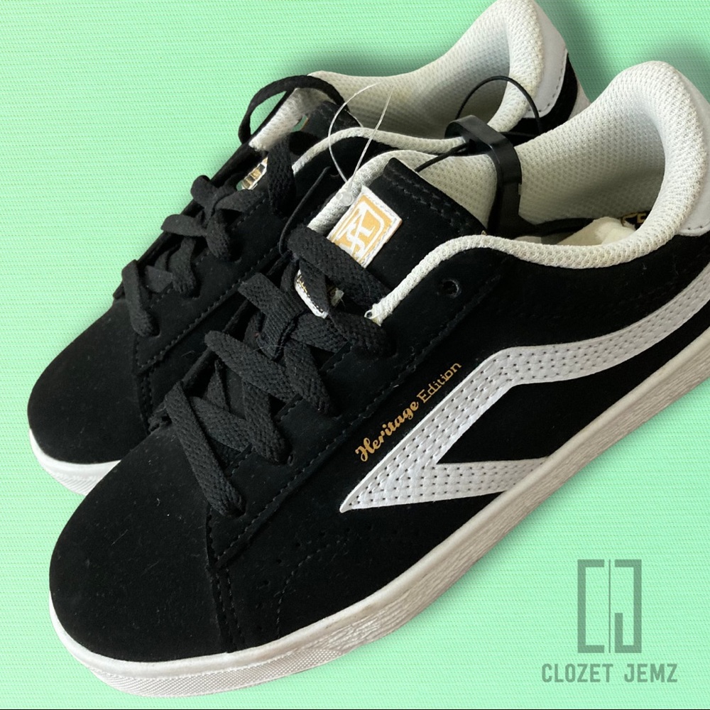 Girls Youth Size 3 Casual Black & White Microfiber (Suede) Shoes - NWT